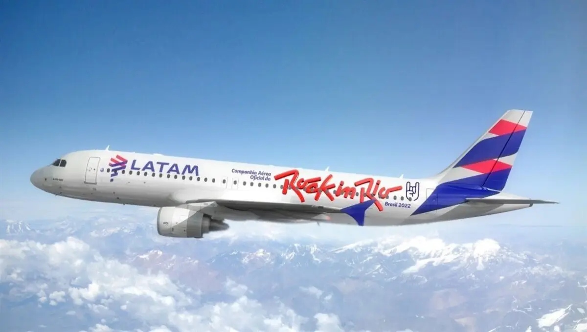 LATAM adesiva aeronaves em homenagem  ao Rock in Rio Brasil 2022