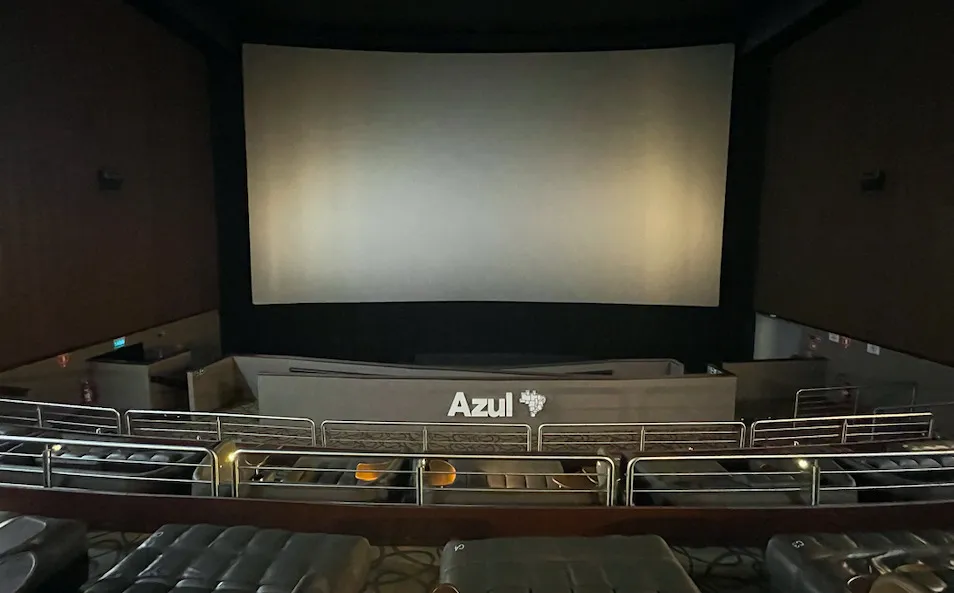 Azul inaugura sala de cinema em shopping de São Paulo